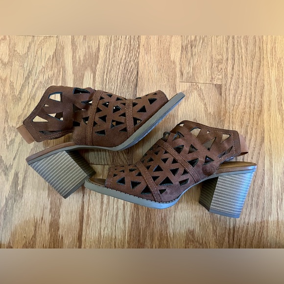 Soda Shoes - Soda-Brown Laser Cut Geometric Sandal Heels. size 10.